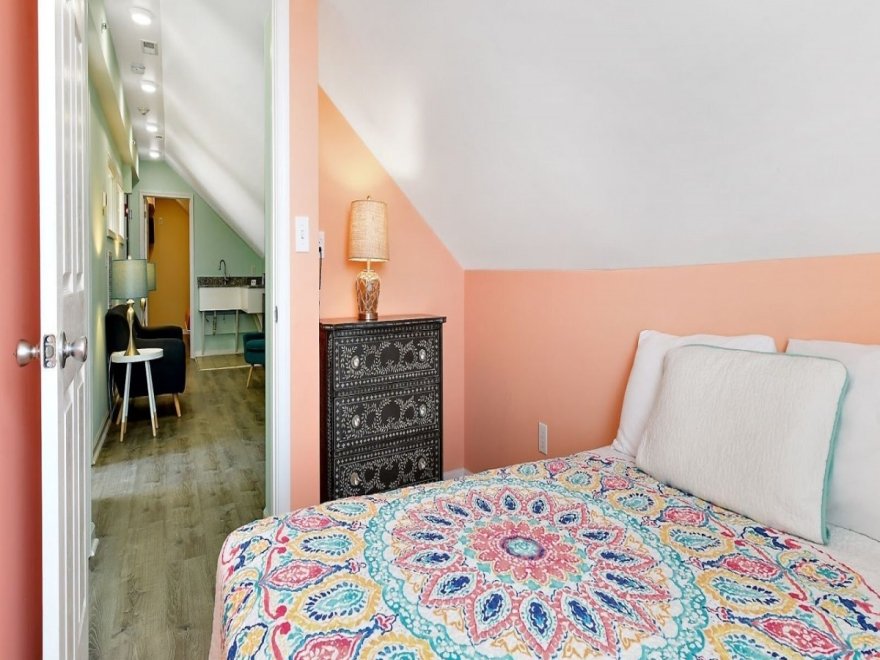 Commander Beach House Hotel
