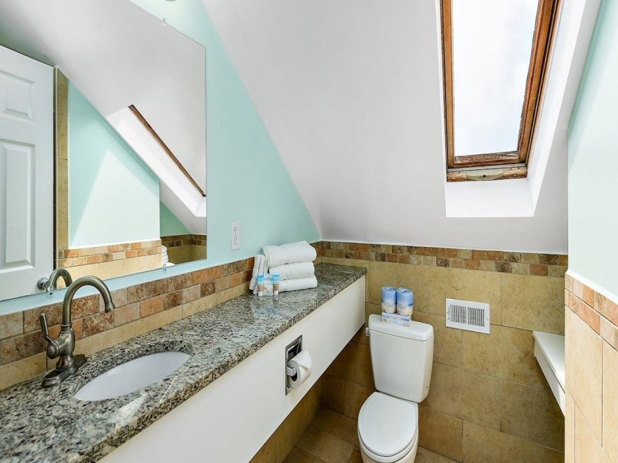 Commander Beach House Hotel