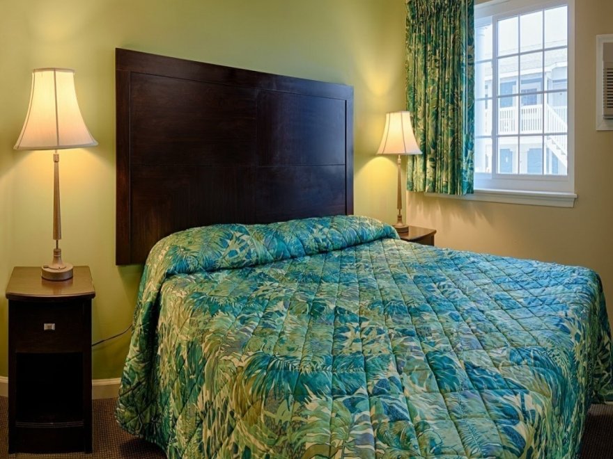 Commander Beach House Hotel