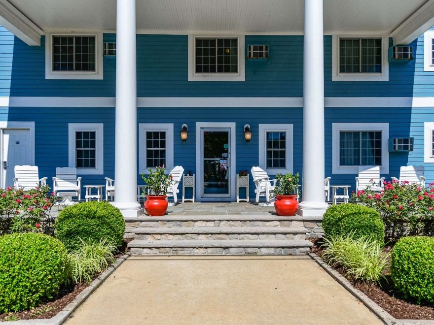 Commander Beach House Hotel