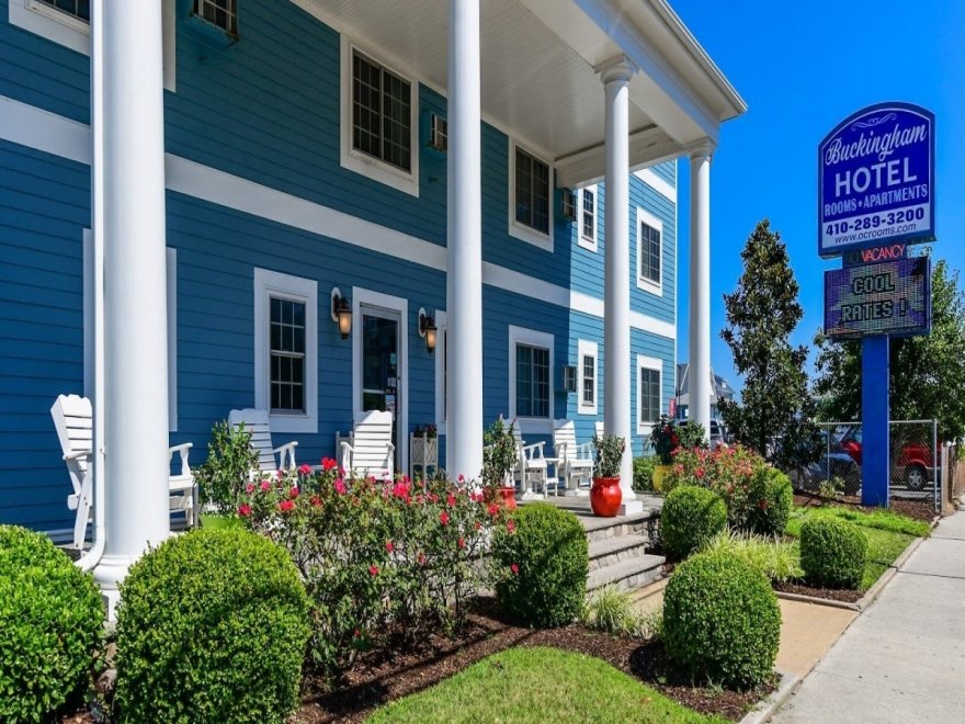 Commander Beach House Hotel