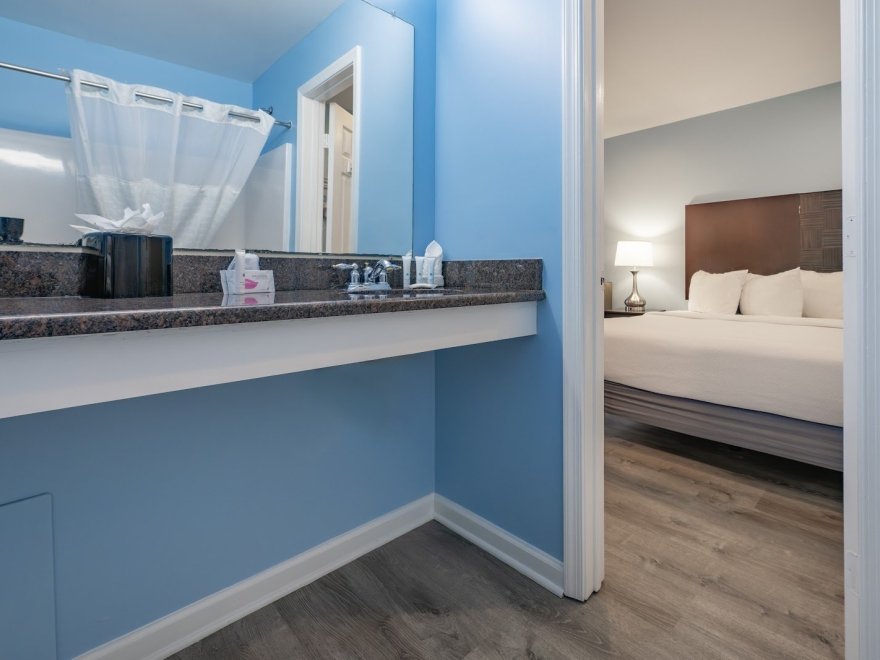 Commander Beach House Hotel