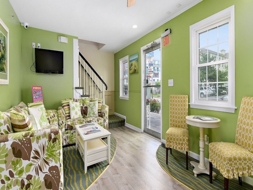 Commander Beach House Hotel
