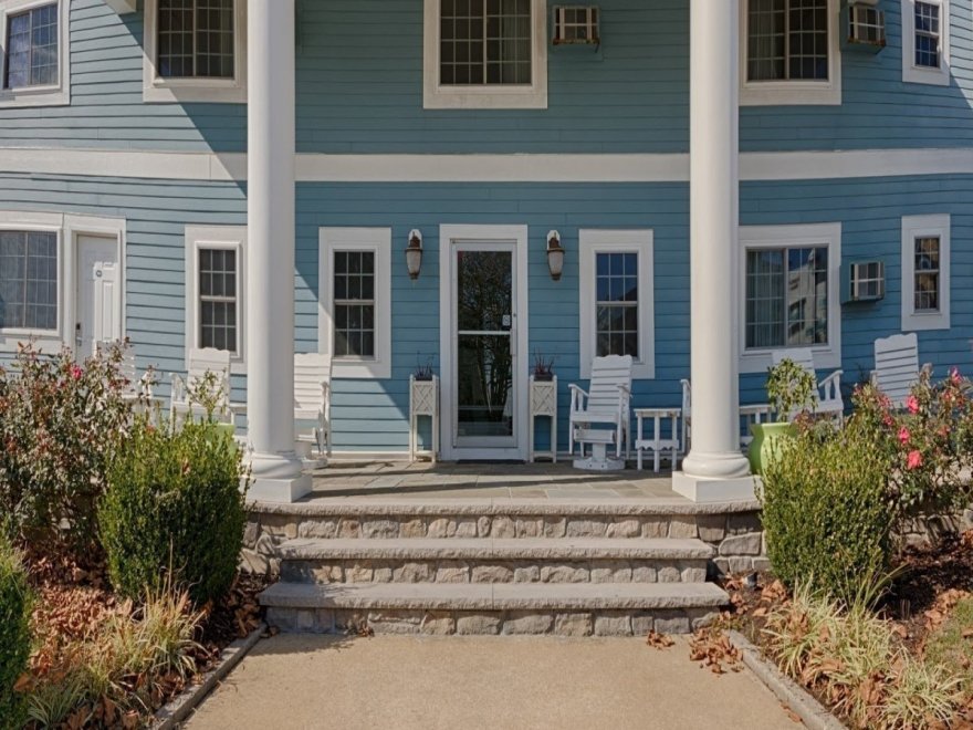 Commander Beach House Hotel