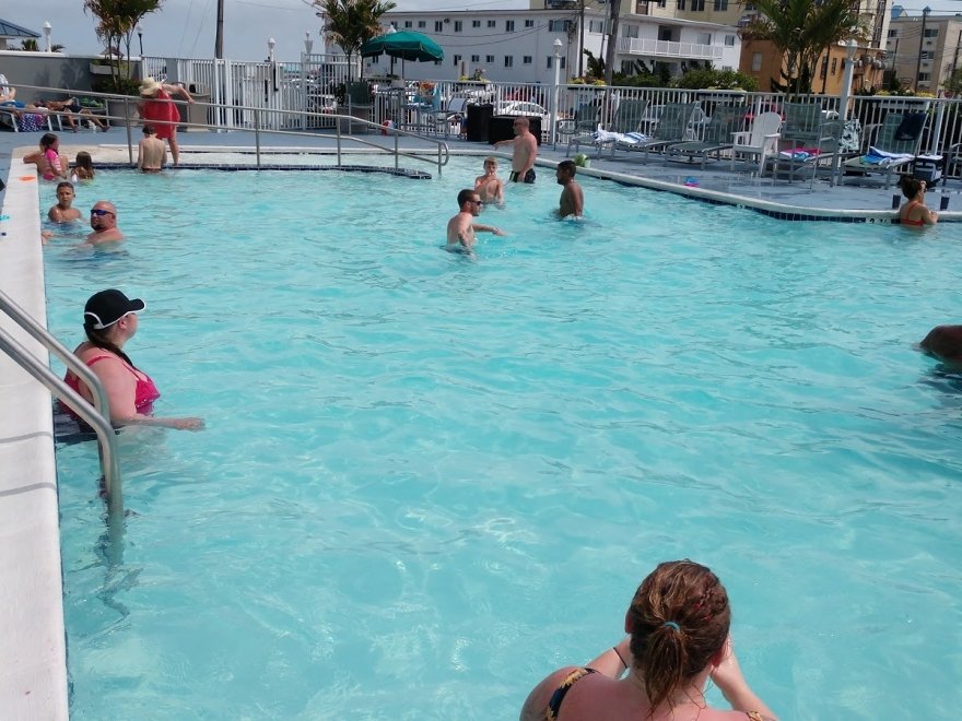 Commander Beach House Hotel