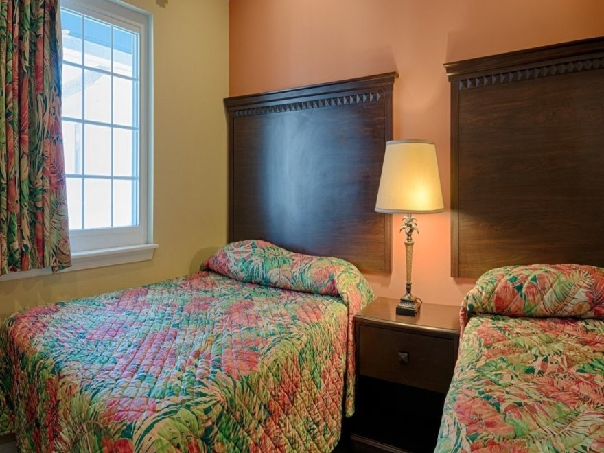 Commander Beach House Hotel