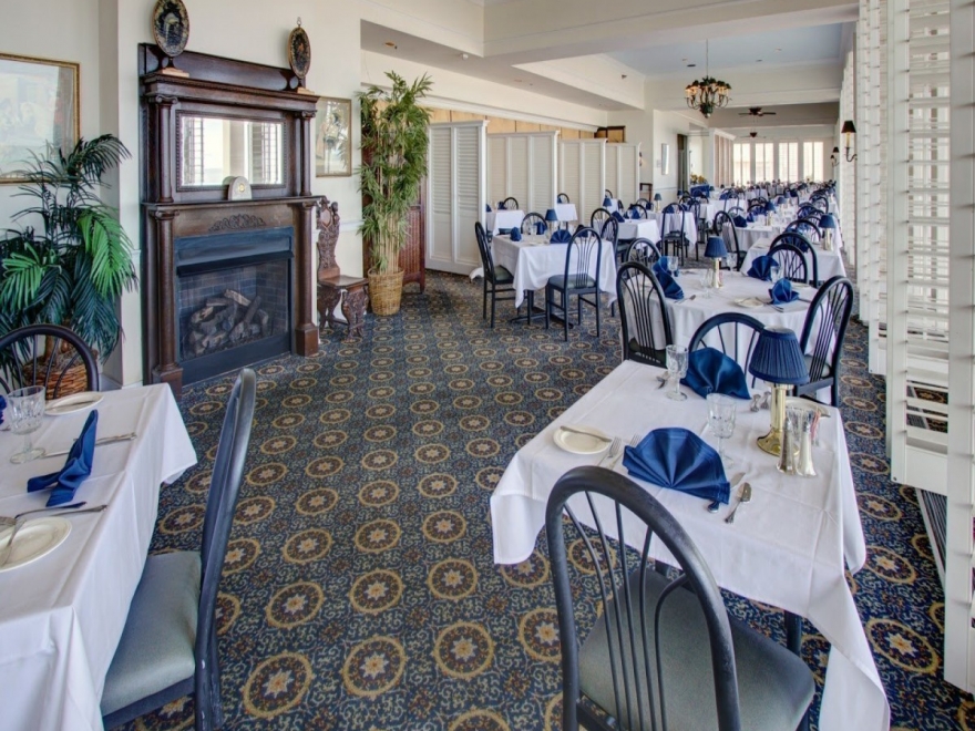 Dunes - Victorian Room Restaurant