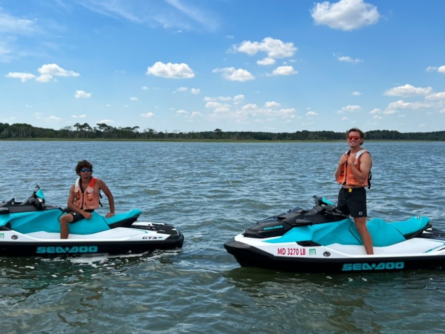 Under The Bridge Watersports - Jet Skis & Pontoon Boat Rentals