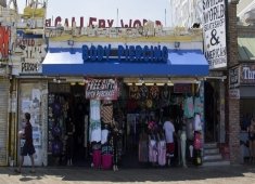 Lizzy's Beach Store