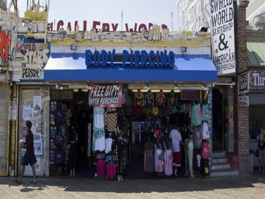 Lizzy's Beach Store