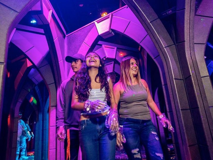 Ripleys Mirror Maze