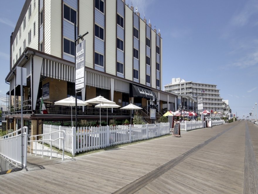 Darlene's By the Sea