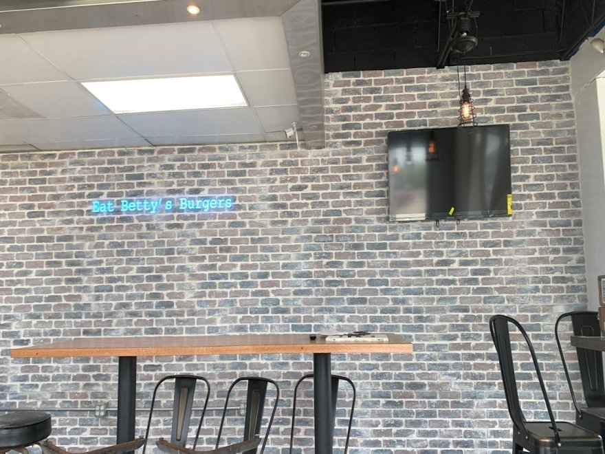 Surfin Betty’s Burger Bar