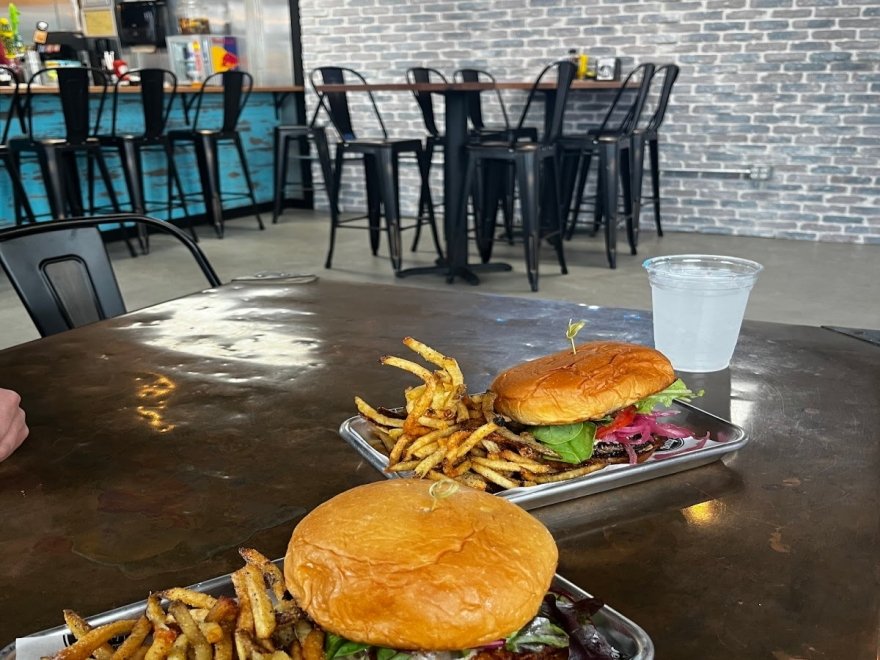 Surfin Betty’s Burger Bar