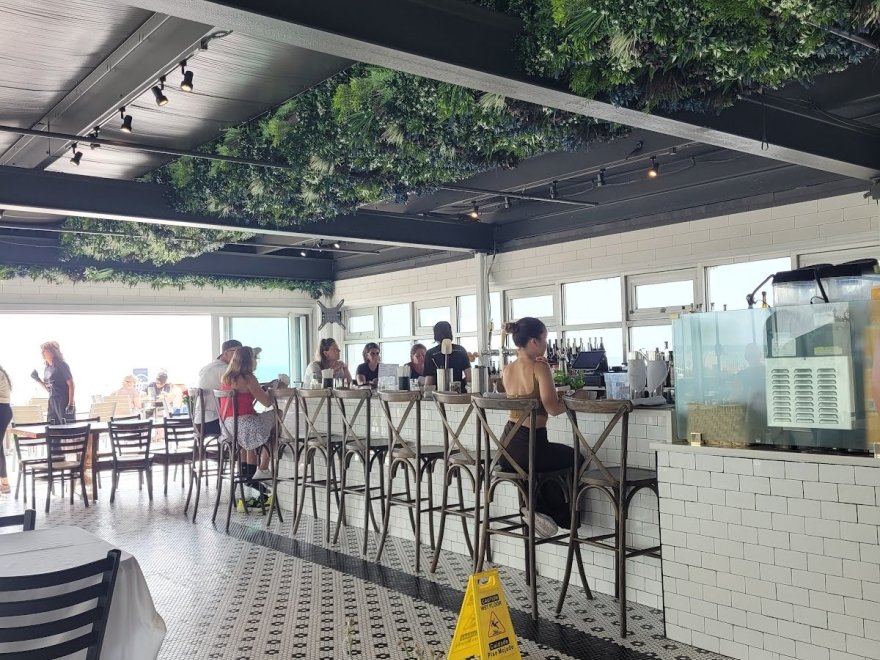 bai-tee Bakery • Cafe • Kitchen • Bar