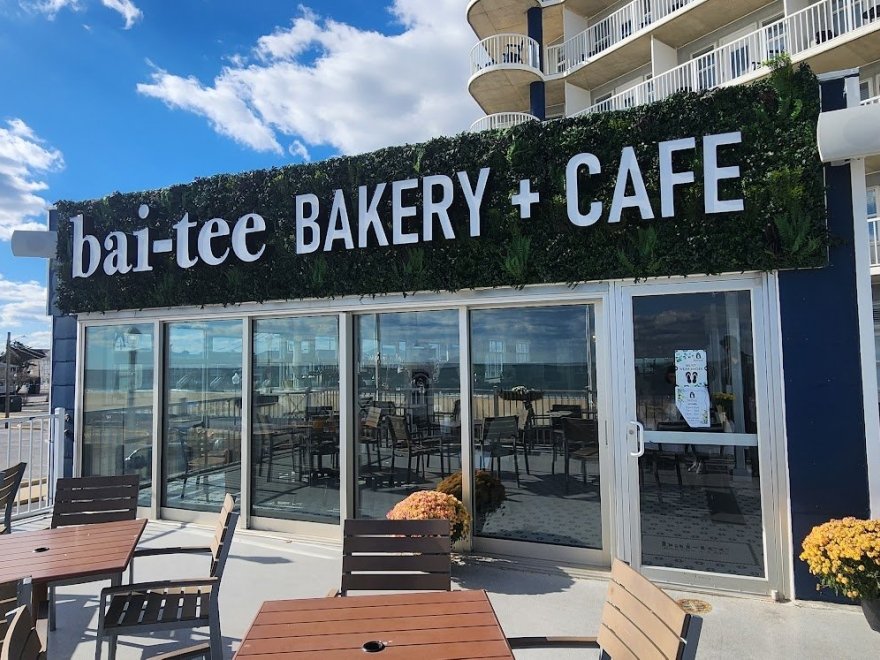bai-tee Bakery • Cafe • Kitchen • Bar