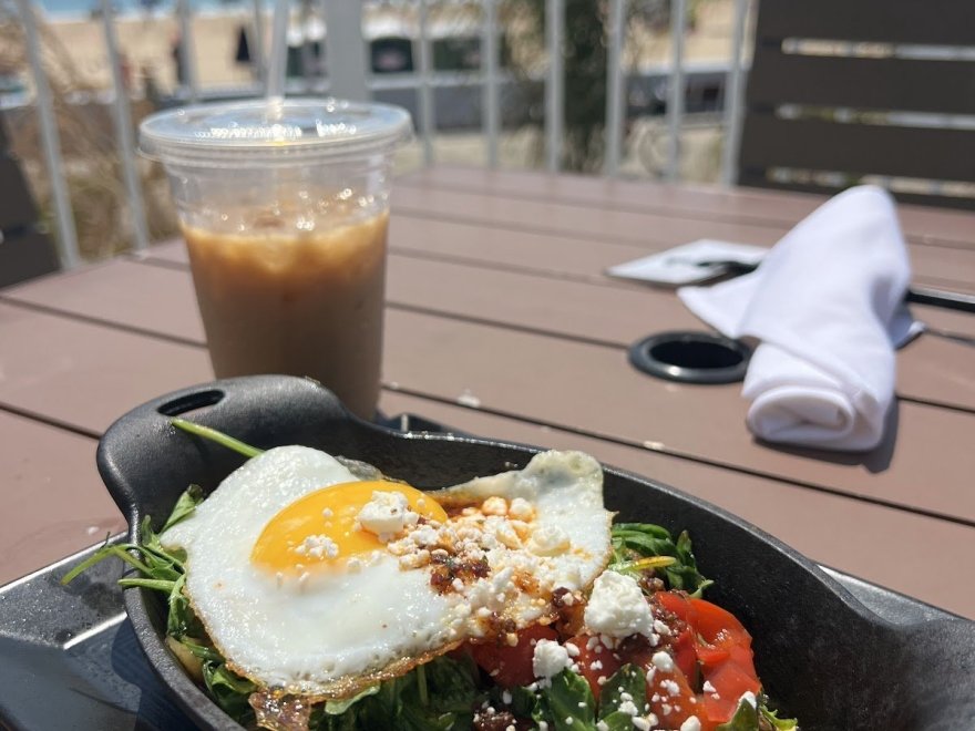 bai-tee Bakery • Cafe • Kitchen • Bar