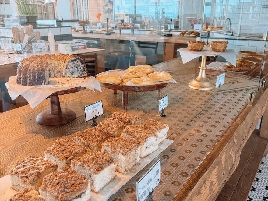 bai-tee Bakery • Cafe • Kitchen • Bar