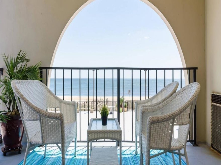CENTURY 21 New Horizon