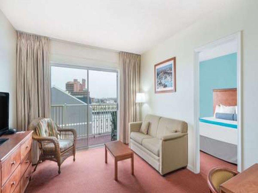 Howard Johnson by Wyndham Ocean City Oceanfront