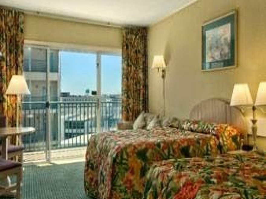 Howard Johnson by Wyndham Ocean City Oceanfront