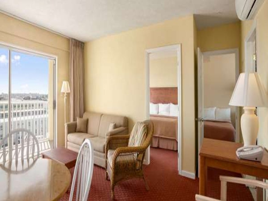 Howard Johnson by Wyndham Ocean City Oceanfront