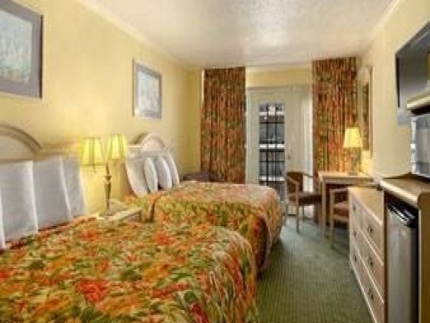 Howard Johnson Plaza by Wyndham Ocean City Oceanfront