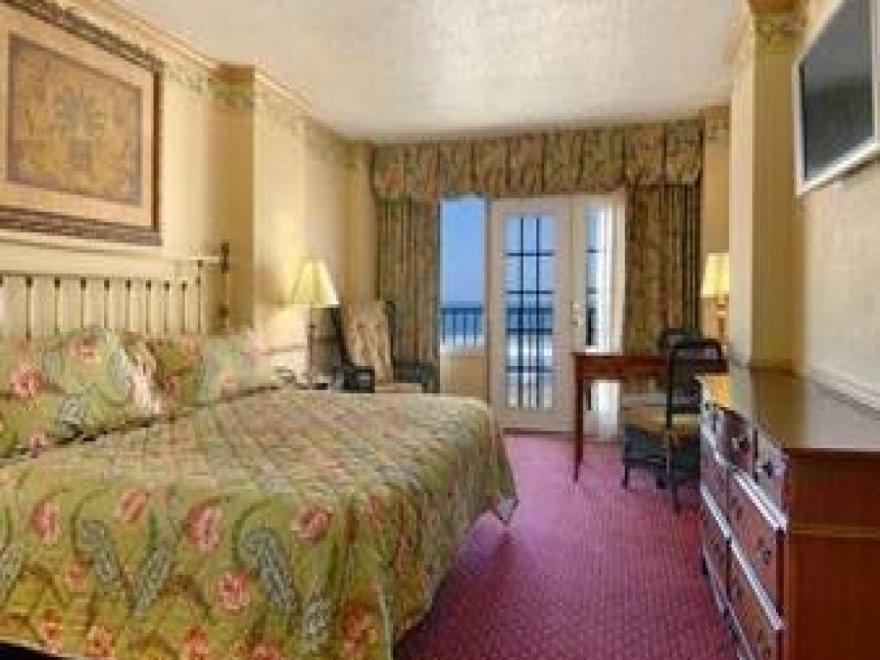 Howard Johnson Plaza by Wyndham Ocean City Oceanfront