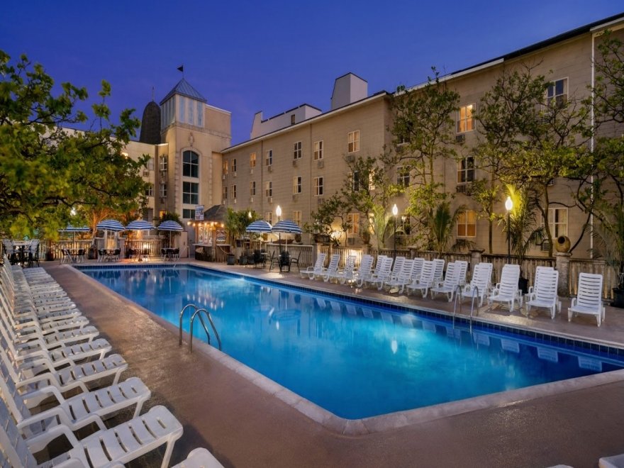 Plim Plaza Hotel